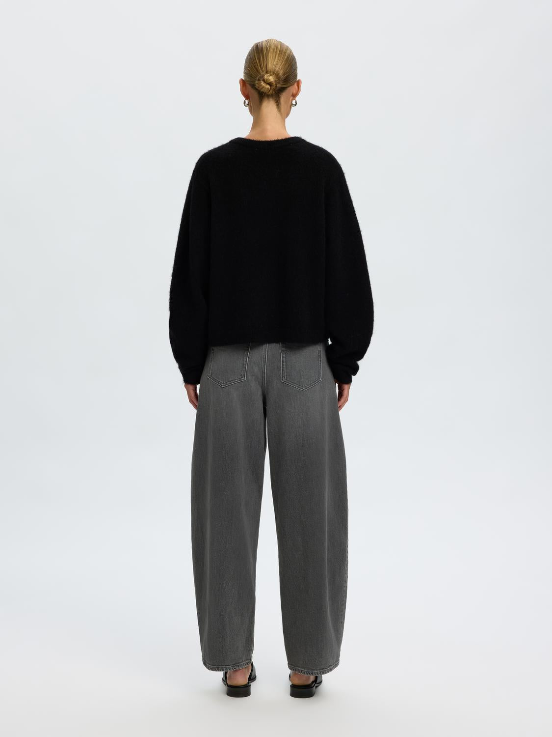 model_shot-back